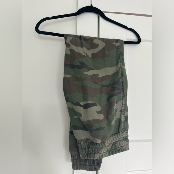 Aritzia camo jogger - Picture 1 of 3